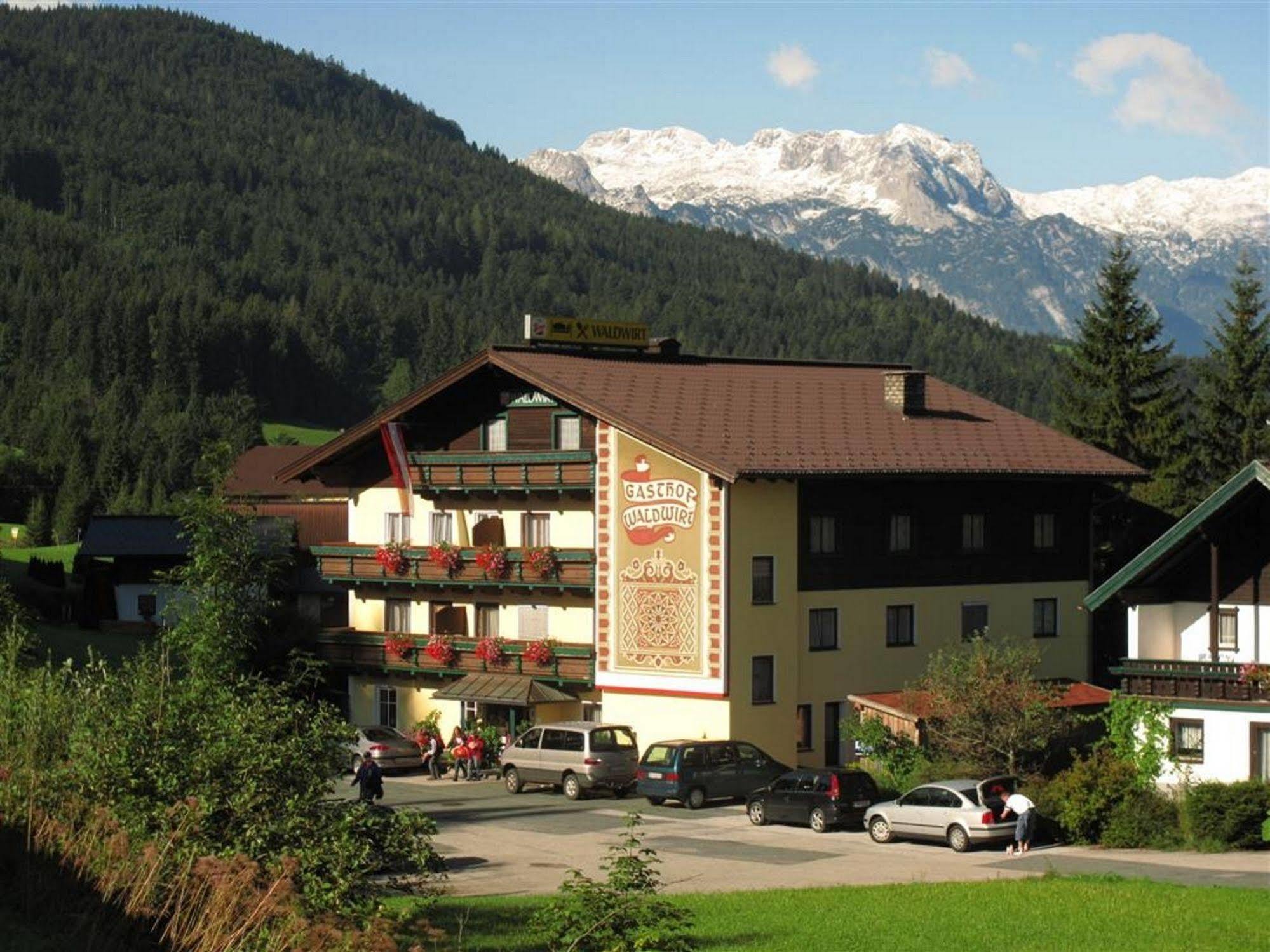 Gasthof Waldwirt Russbach am Pass Gschütt Exterior foto